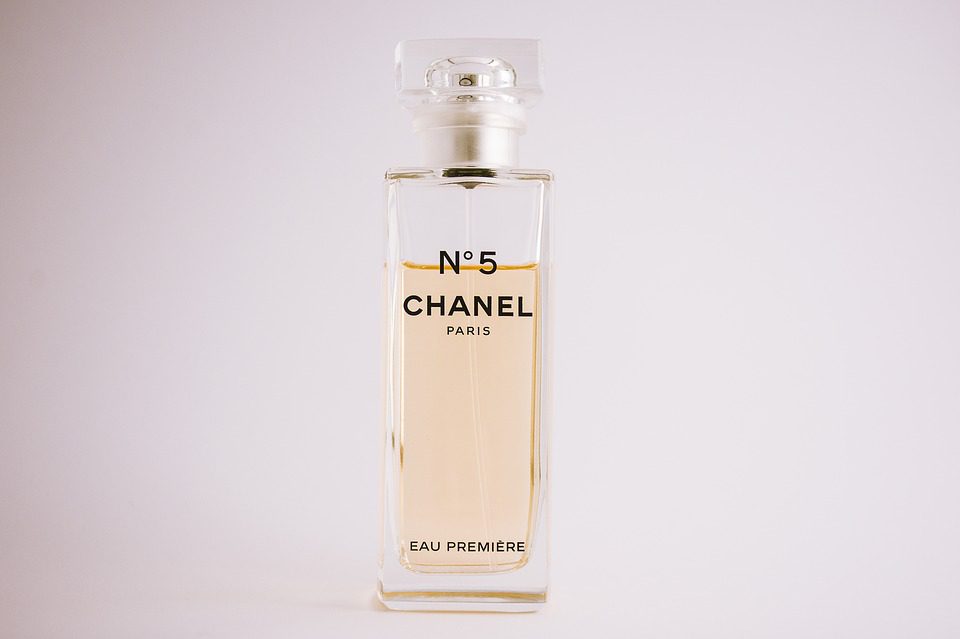 la-parfumerie-et-la-cosmetique-dans-le-milieu-du-luxe-et-de-la-mode